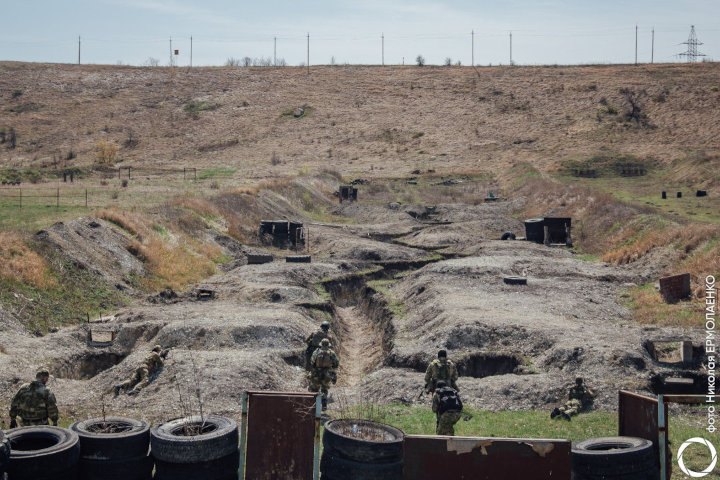 Credit: VKontakte @svpo_berkut; Trenches photo from Rosgvardia training grounds